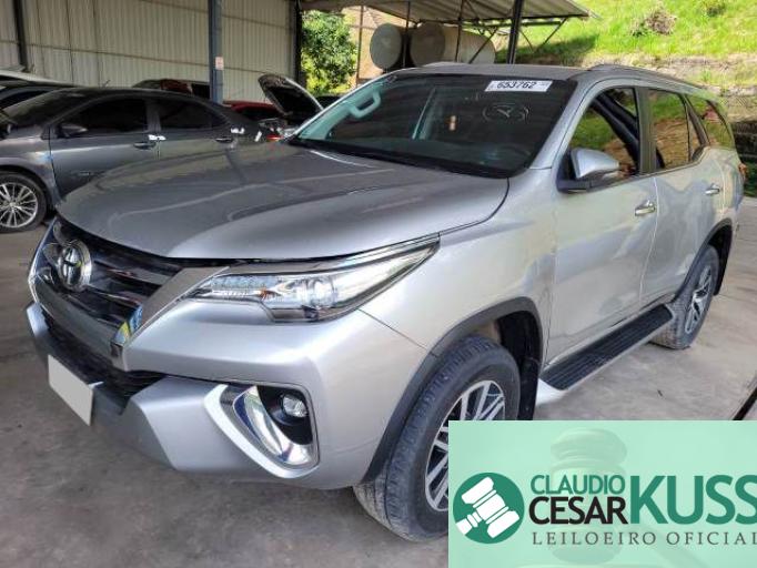 TOYOTA HILUX SW4 17/17